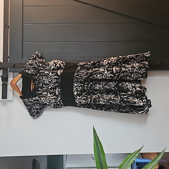 Empire Waist Black and White Pinapple Dress - Picture 1 of 3